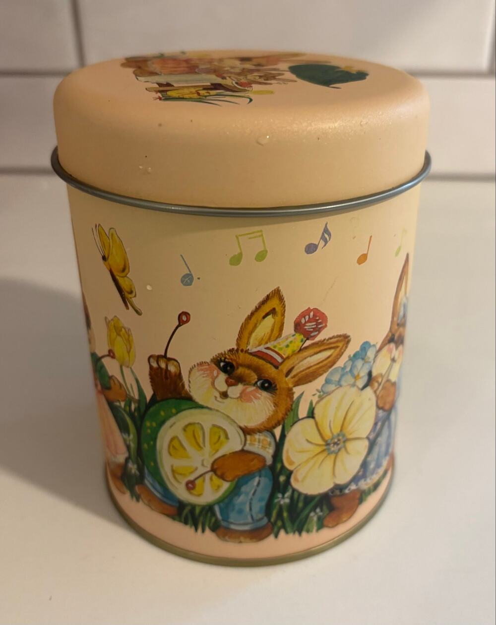 Vintage Wang's International Easter Bunny Rabbit Tin